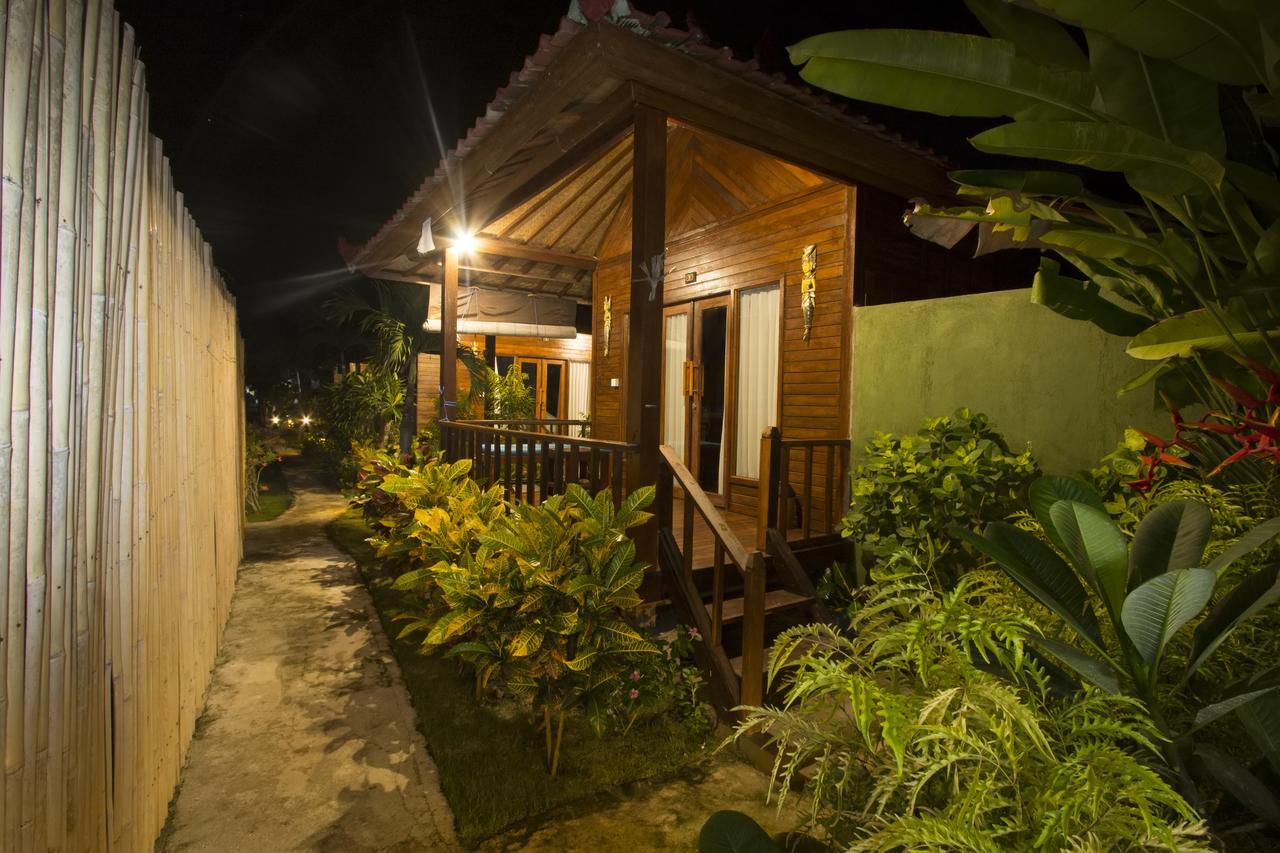 Amora Hut'S Lembongan Εξωτερικό φωτογραφία